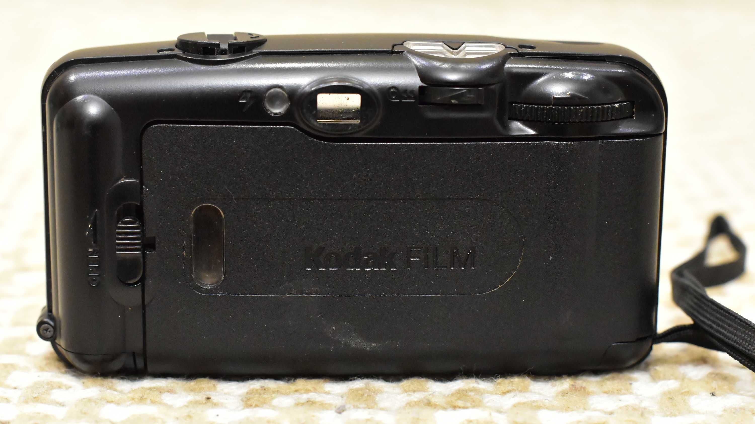 Плёночные фотоаппараты UFO F510 и KODAK KB 10