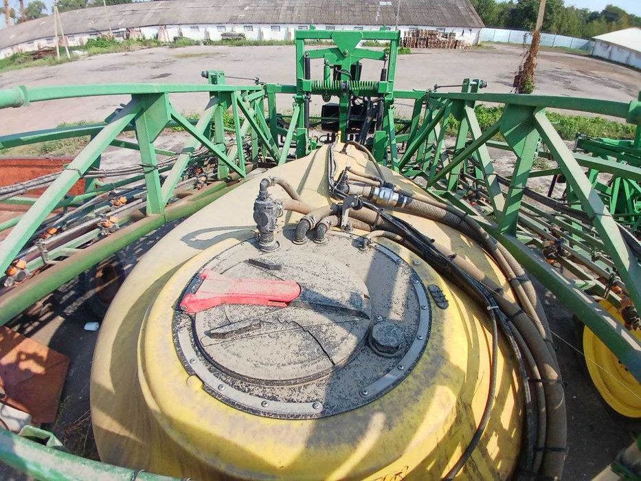 Обприскувач John Deere 740