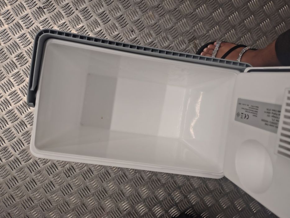 Geladeira elétrica/ cooler 12v,  21 L

Geleira Elétrica