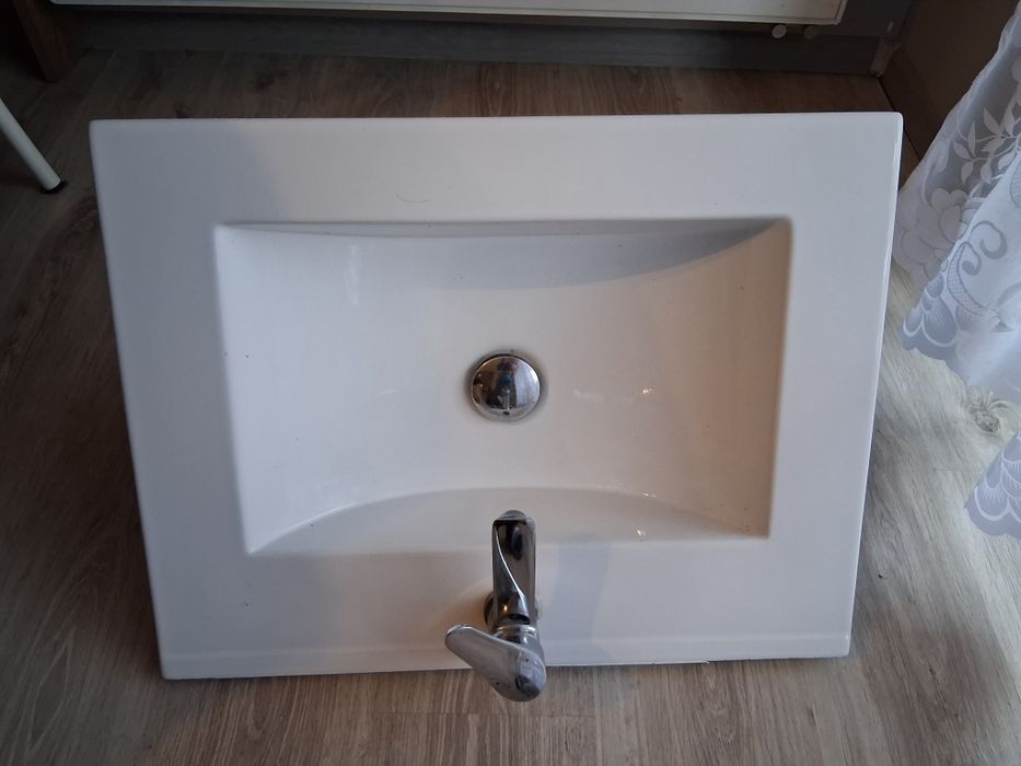 Umywalka z bateria