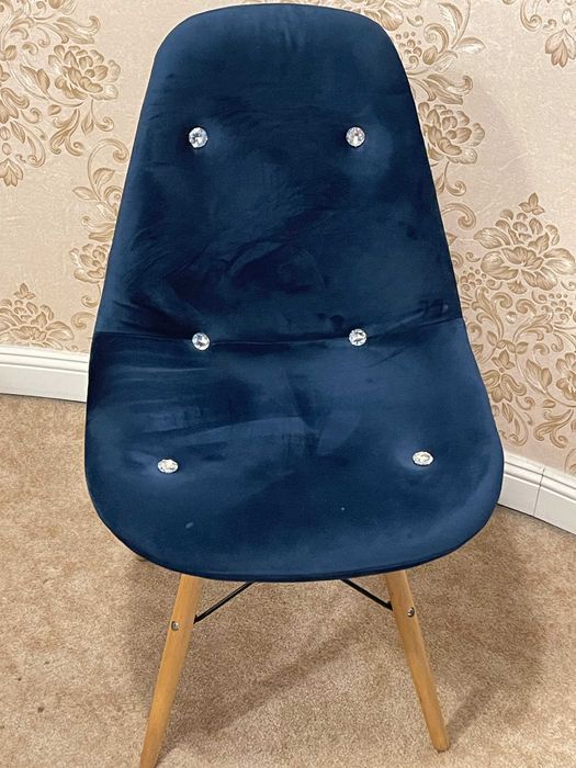 Krzesła glamour z kryształkami