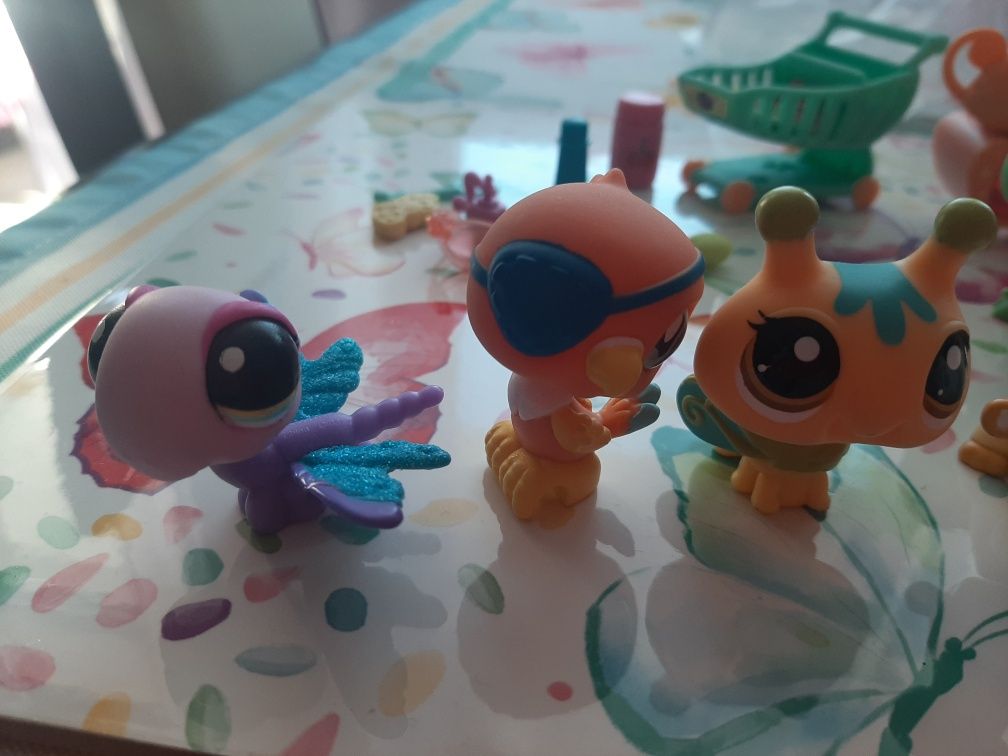 Kolekcja 14 figurek Littlest Pet Shop od Hasbro.