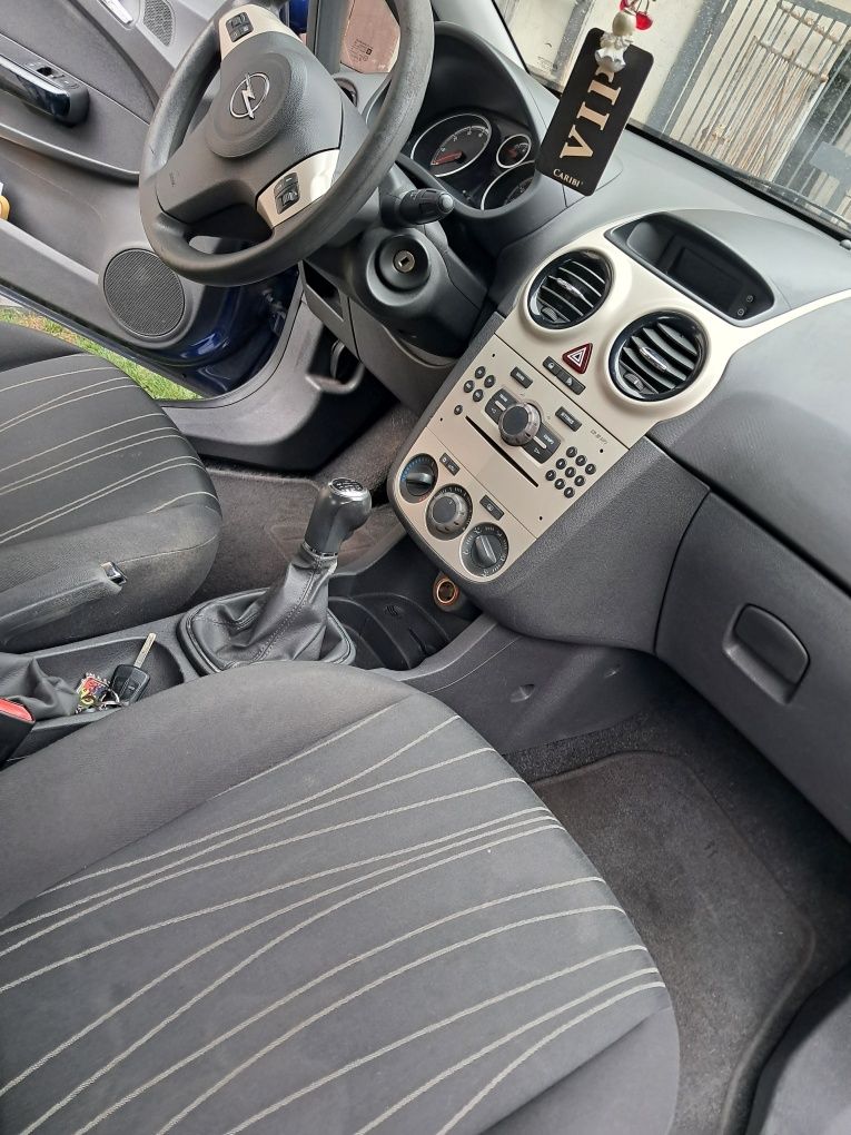 Opel corsa d uszkodzony