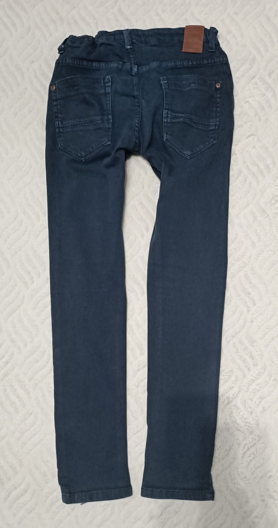 140 cm ZARA BOYS Granatowe dżinsy rurki proste Jeansy spodnie (3)