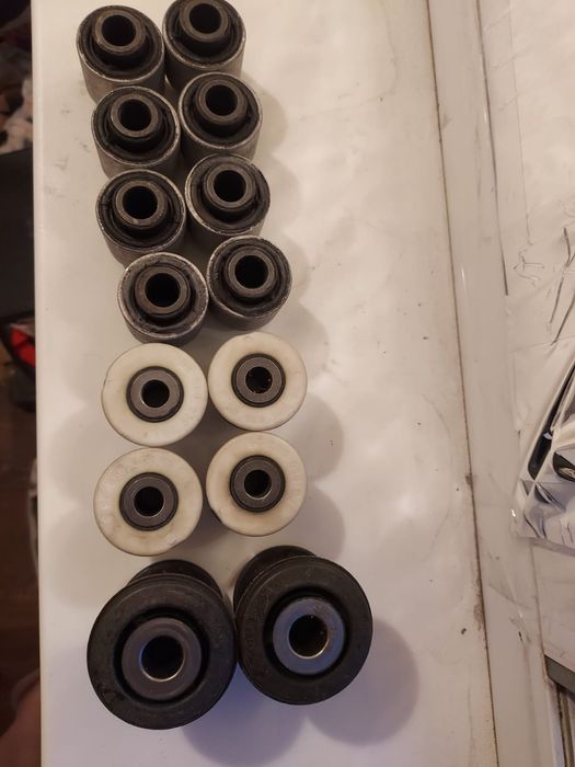 Продам сайленблоки на Ситроен C5 задняя подвеска