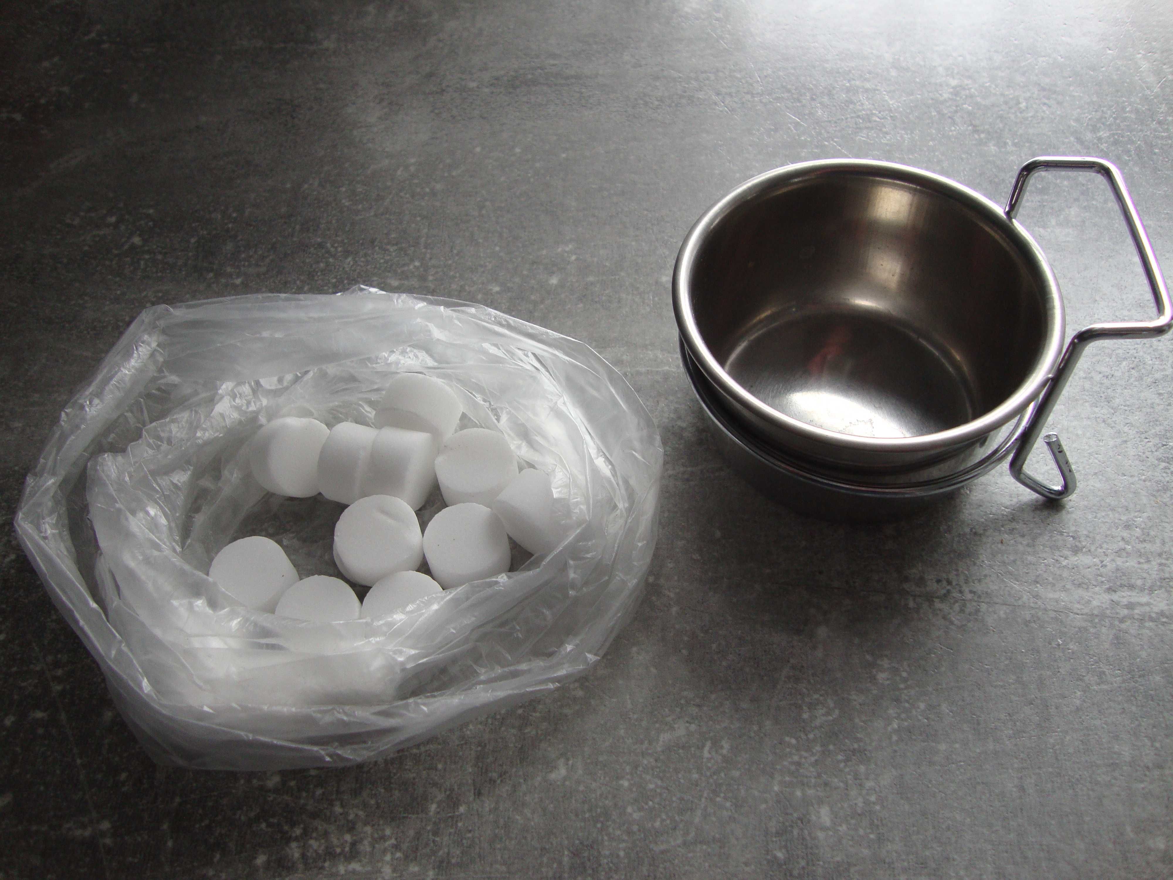 Miska ze stali  inox zawieszana do klatki dla gryzoni + tabletki sól