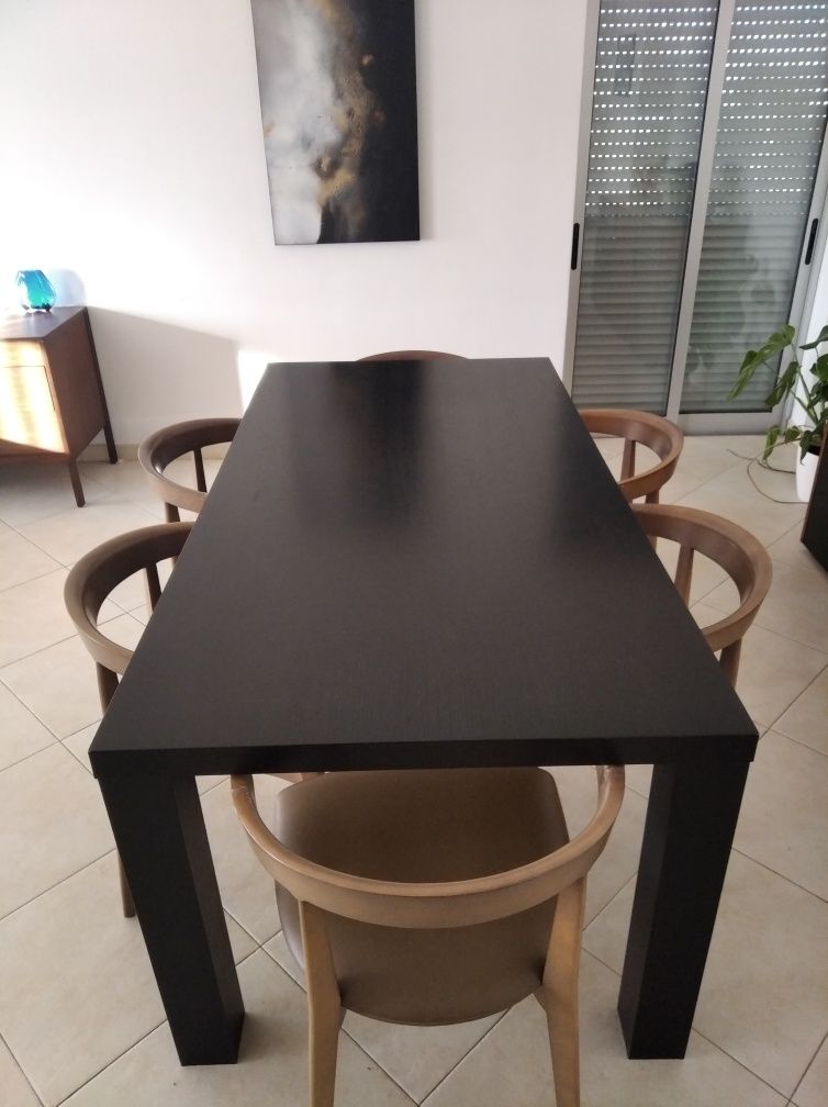 Mesa de sala preta