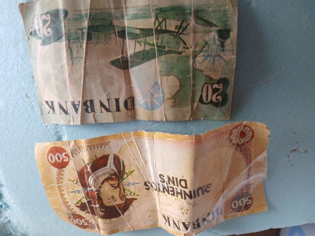 Notas de coleção  muito antigas.