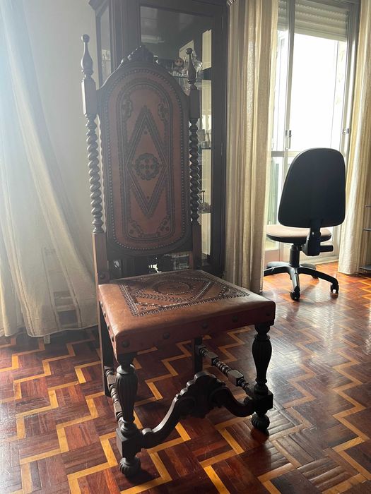 Mesa de refeição com cadeiras