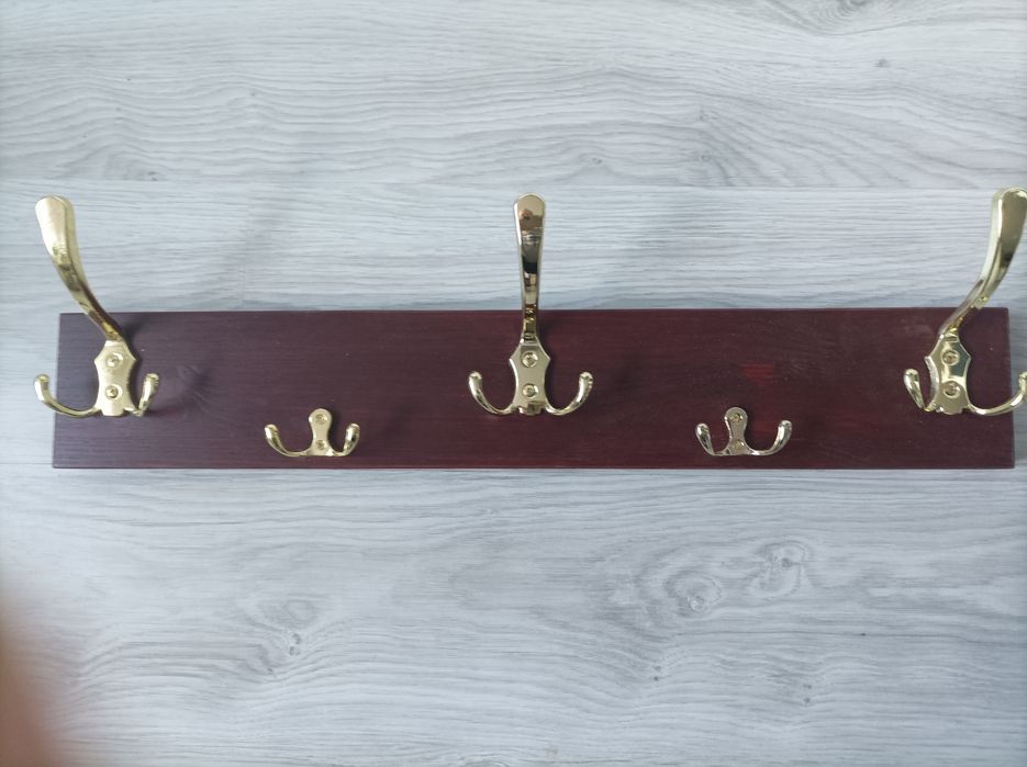 Wieszak drewniany do przedpokoju