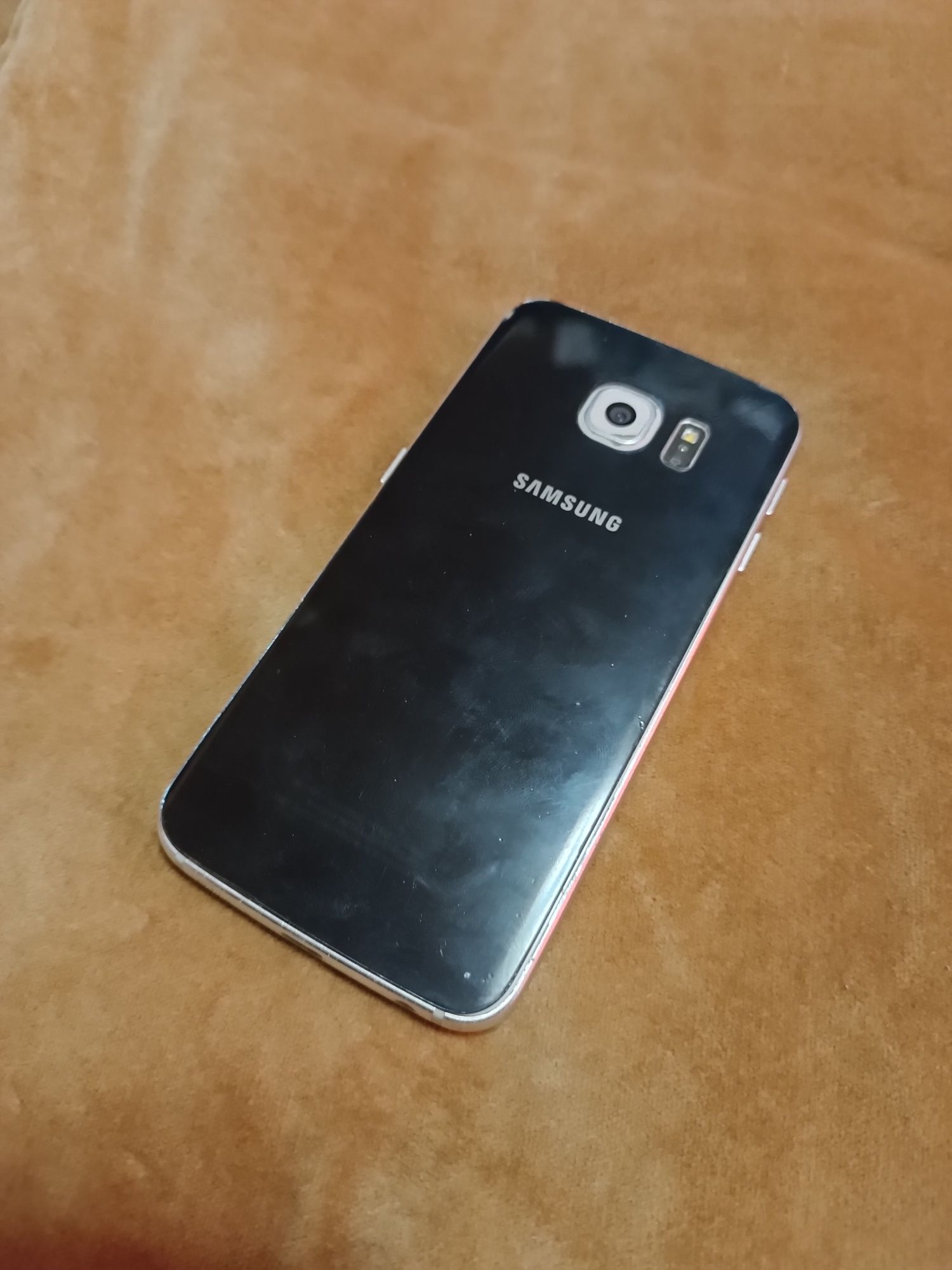 Телефон Samsung S6 Edge.