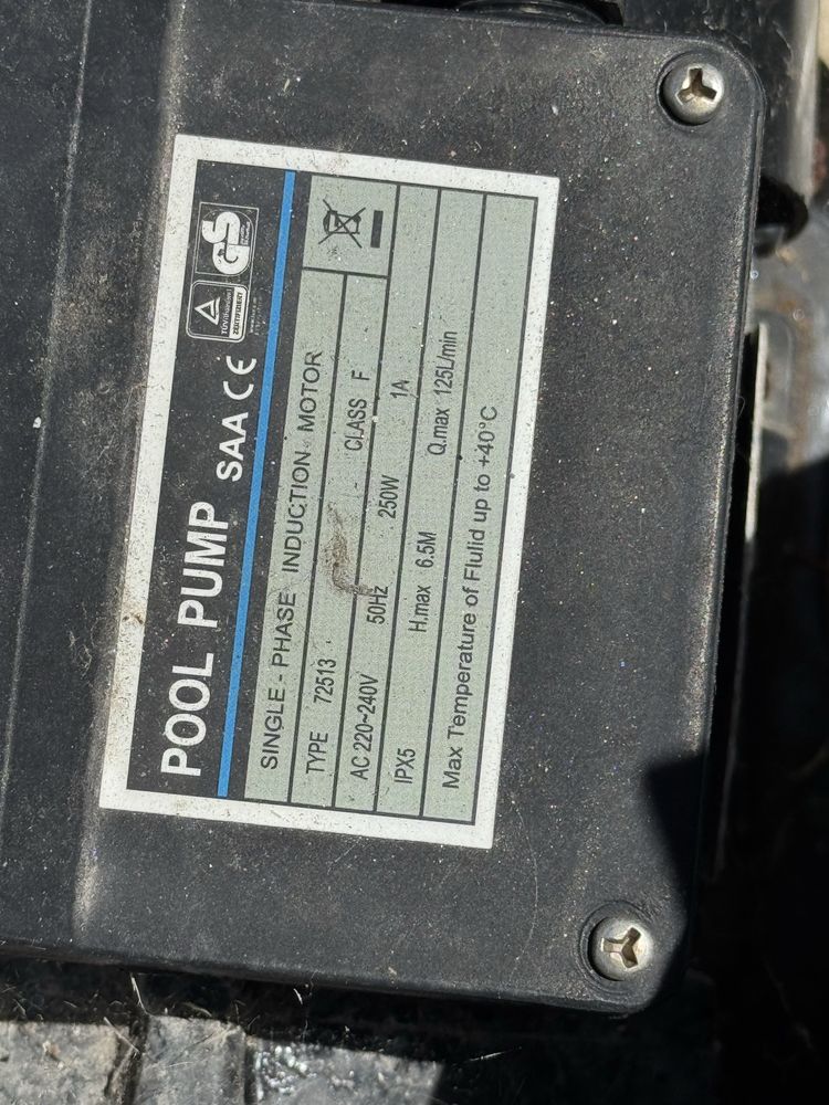 Bomba de pescina em bom estado