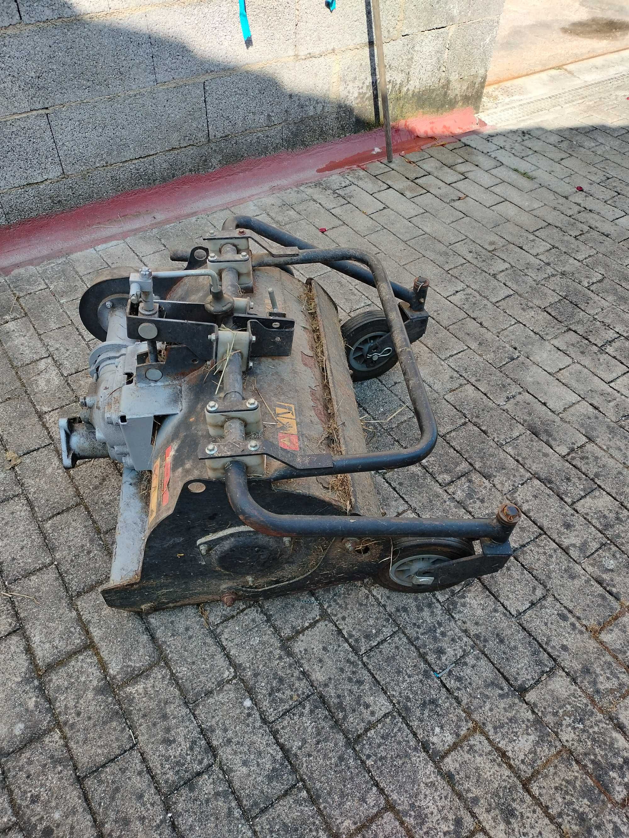 Motocultivador e alfaias