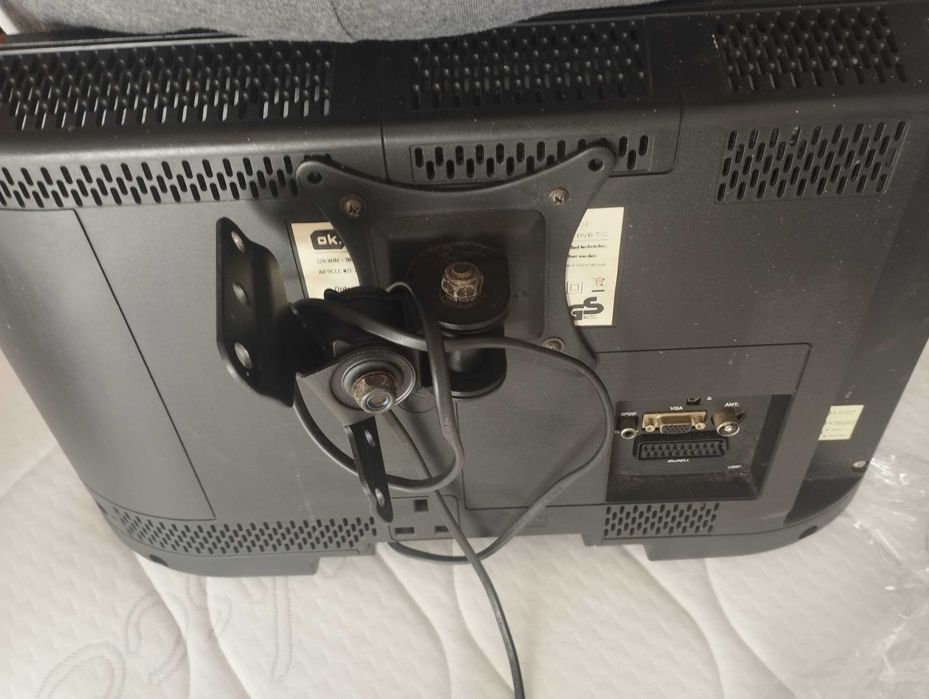 Vendo televisão como nova