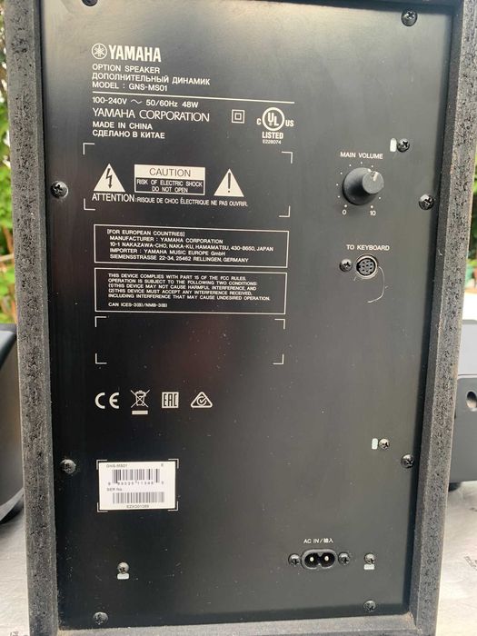 Yamaha Genos Digital Workstation + Colunas Yamaha GNS-MS01