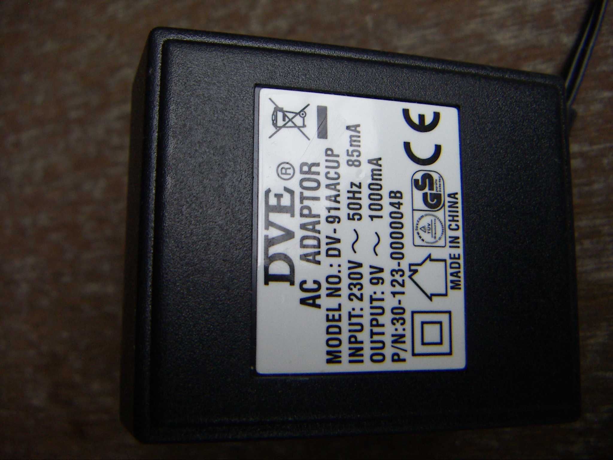 Блок питания - адаптер переменного тока 9 вольт 1 ампер