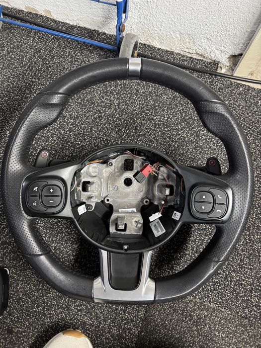 Volante Fiat / Abarth 500 com patilhas