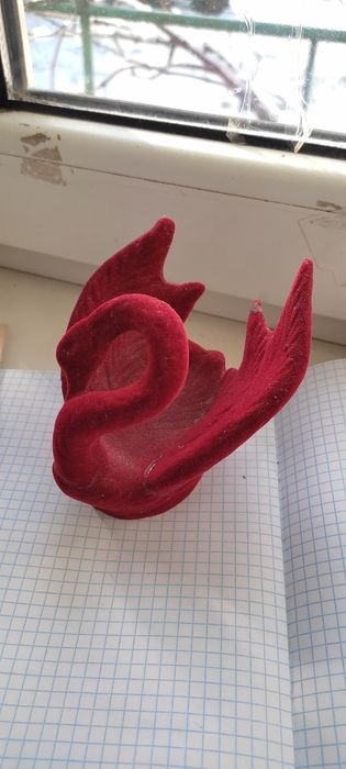 Продам Керамическая статуэтка Лебедь в замше