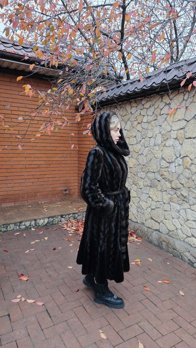 Продам шубу з еко-хутра