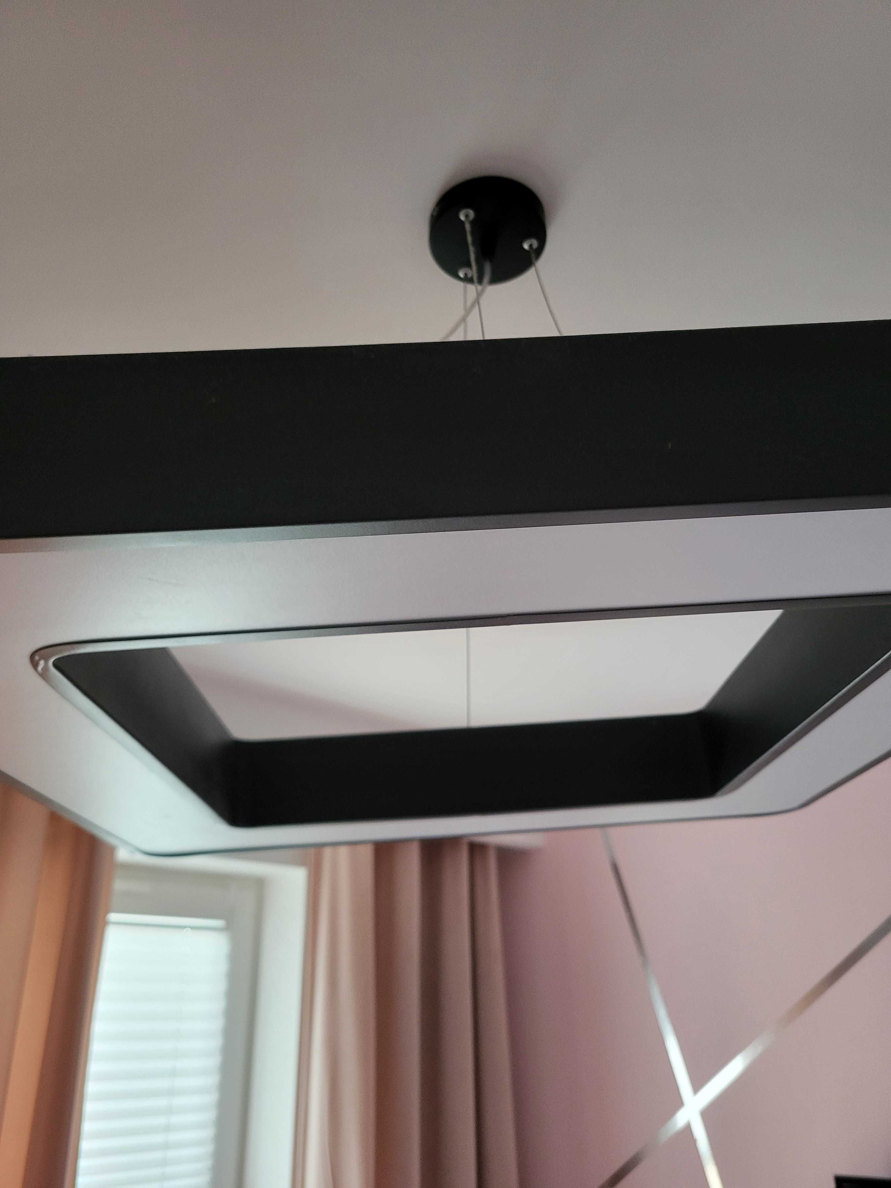 Lampa sufitowa .