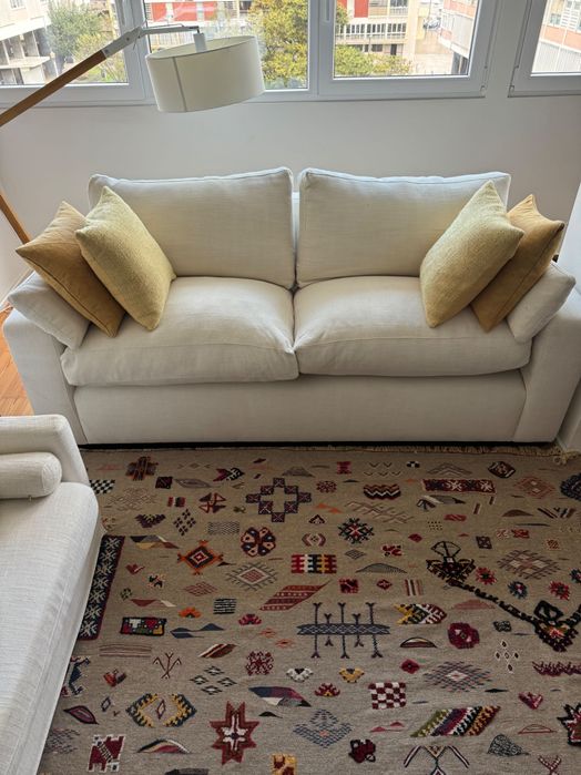 Sofá Branco Clássico