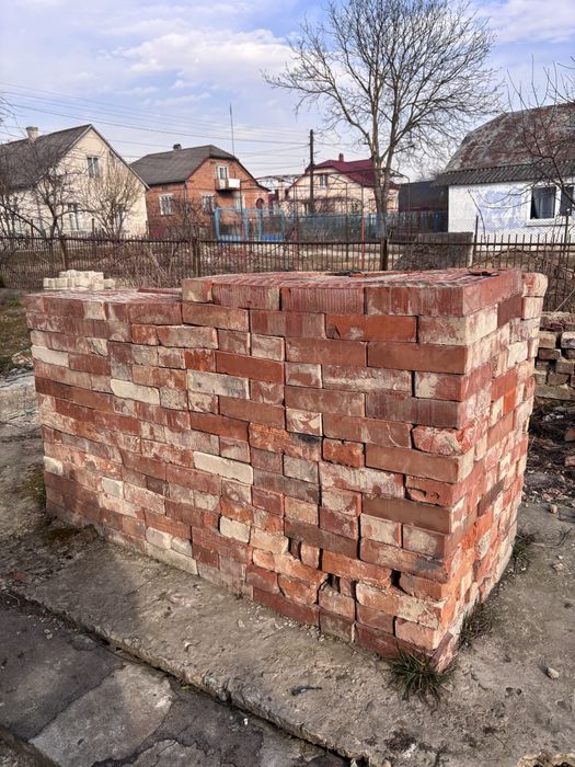 Продається цегла 30 кубів орієнтовно 15тис шт