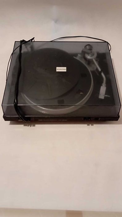 Gramofon wraz ze wzmacniaczem