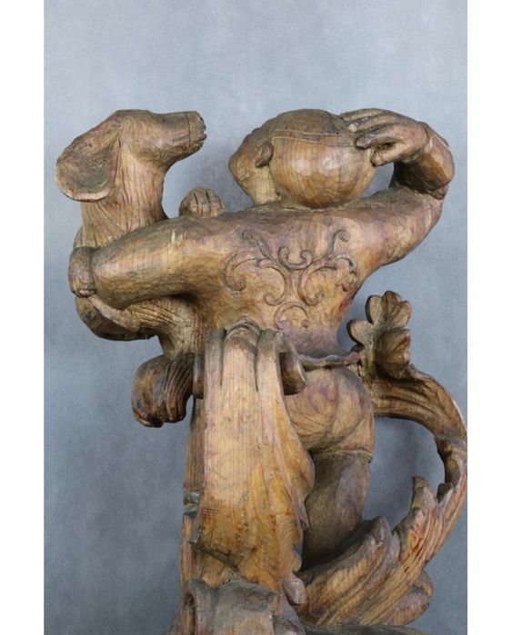 Młodzieniec z psem. Drewno. Rzeźba egzotyczna. XIX wiek.