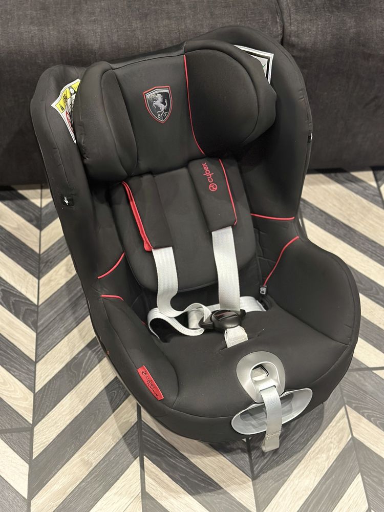 Автокресло Cybex Sirona Z-iSize Ferrari - Victory Black