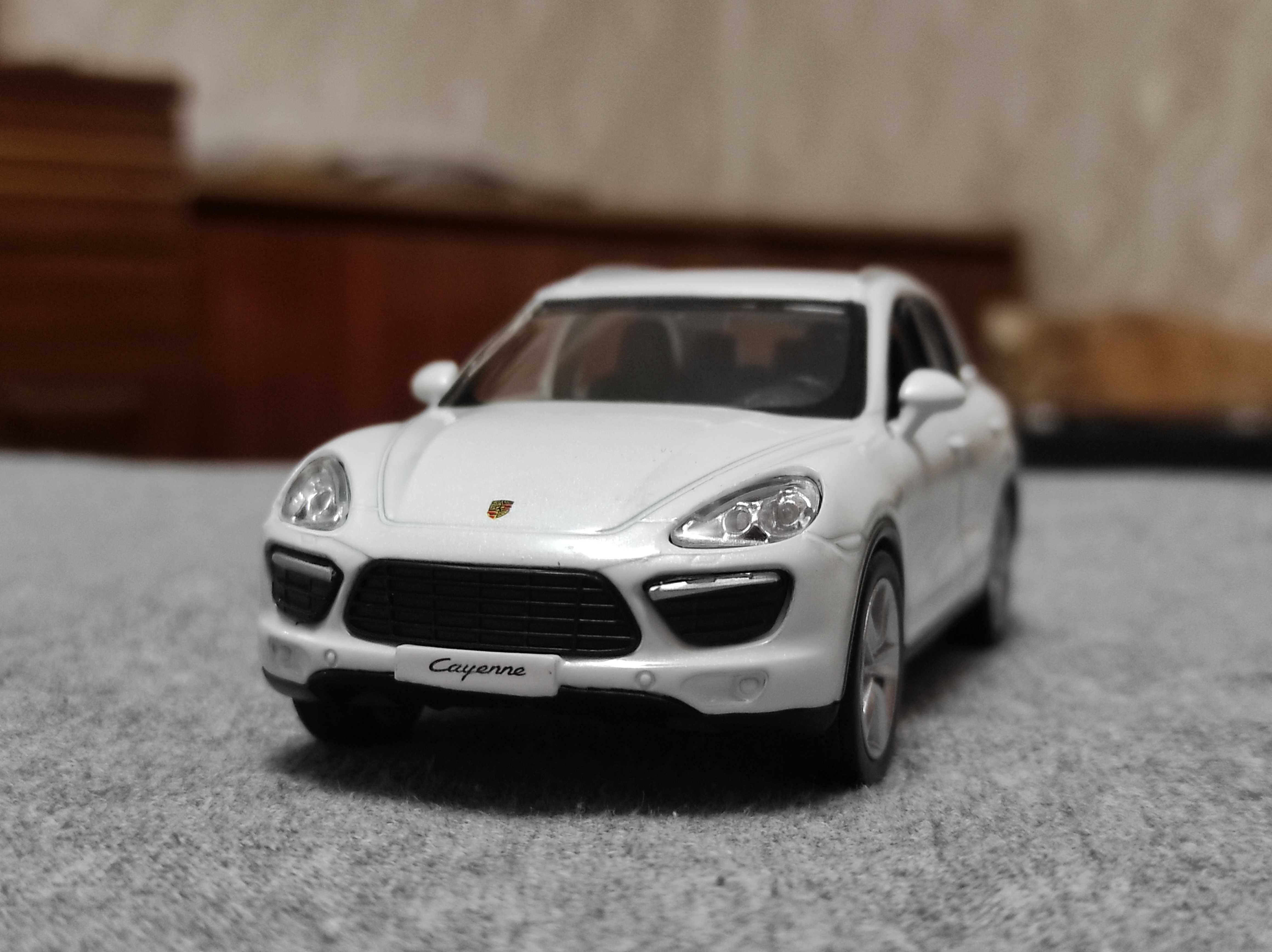 Машинка Porsche Cayenne 1/36 RMZ City Порше Кайенн Модель