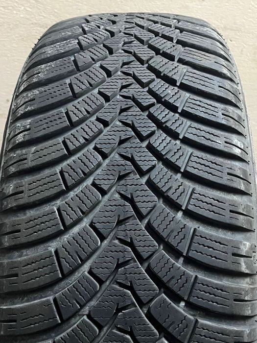 Falken opony zimowe 225/55R18 102V super stan cały komplet