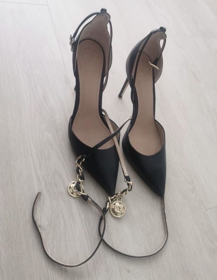 Шкіряні туфлі Guess