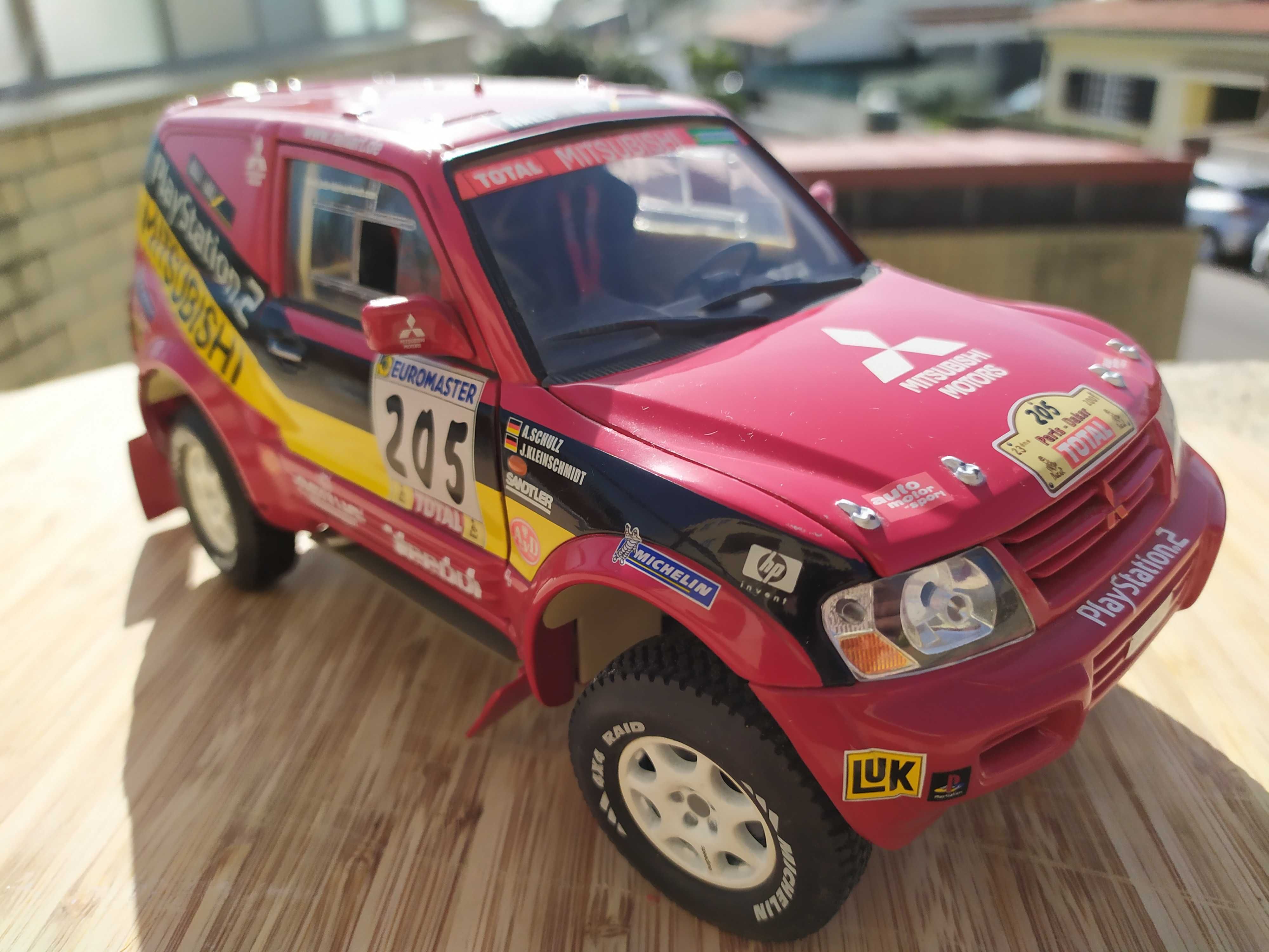 Miniatura 1/18 da SOLIDO- Mitsubishi Pajero, Dakar 2001