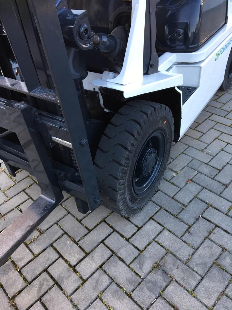 Empilhador Uni Carriers diesel 2500kg