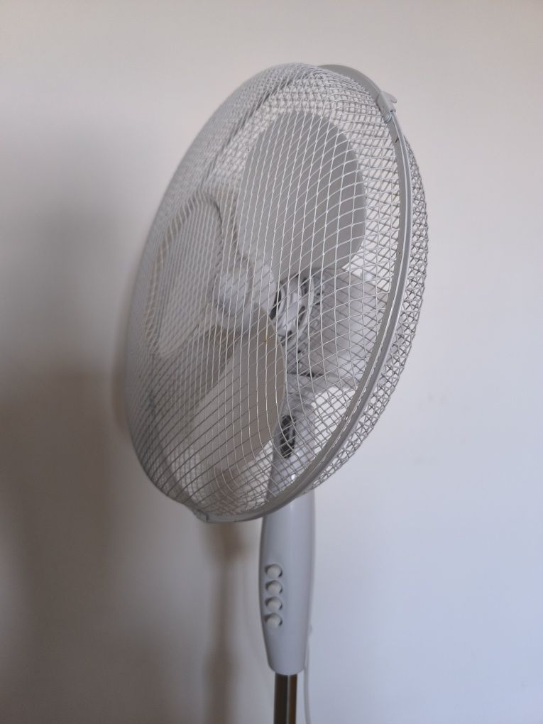 VENTOINHA DE PÉ, como nova