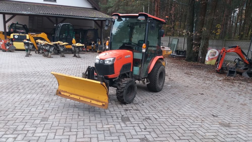 Kubota b2261 z 2019 roku bardzo ładna traktorek komunalny pług