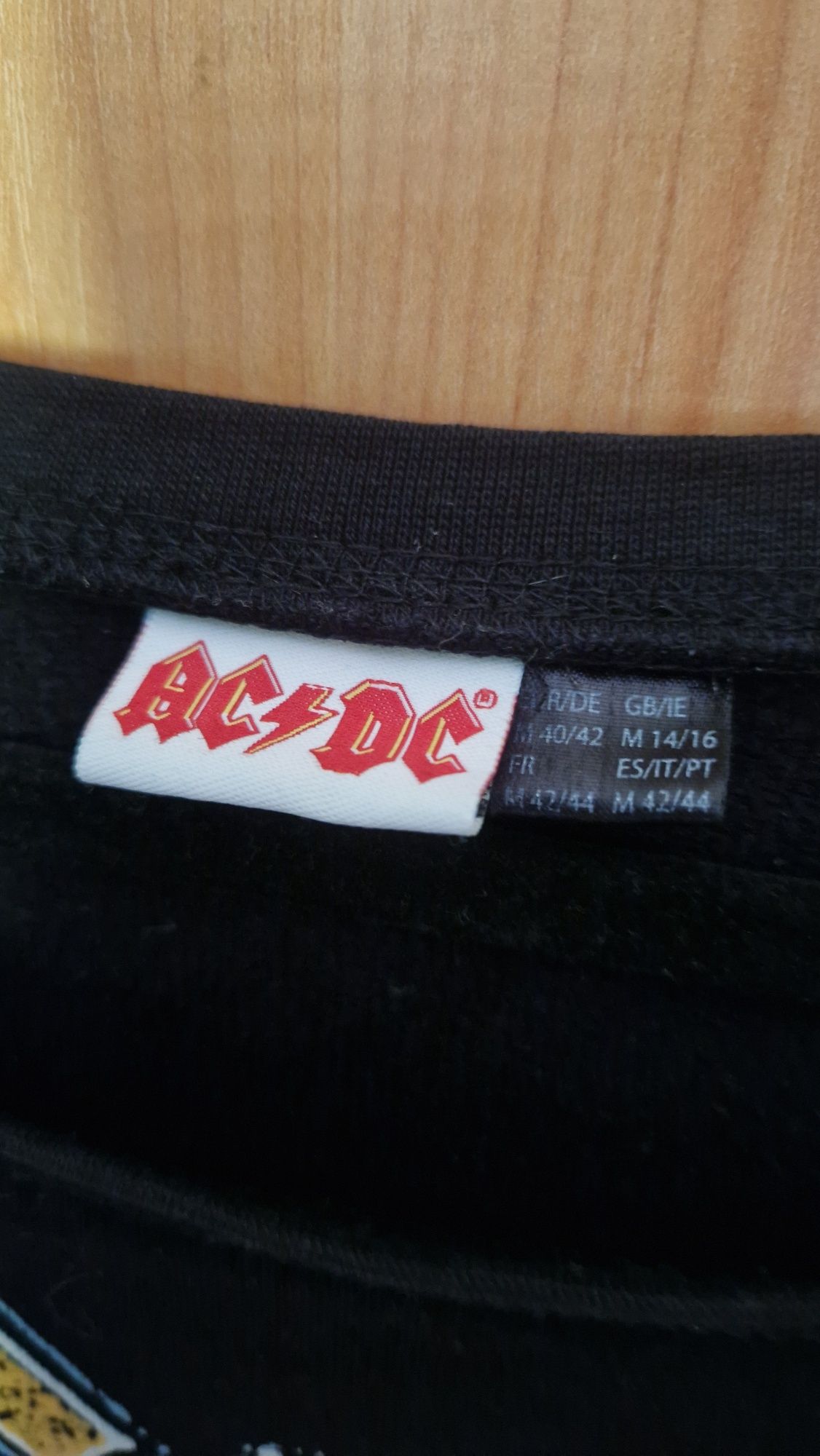 bluza z zespołem acdc