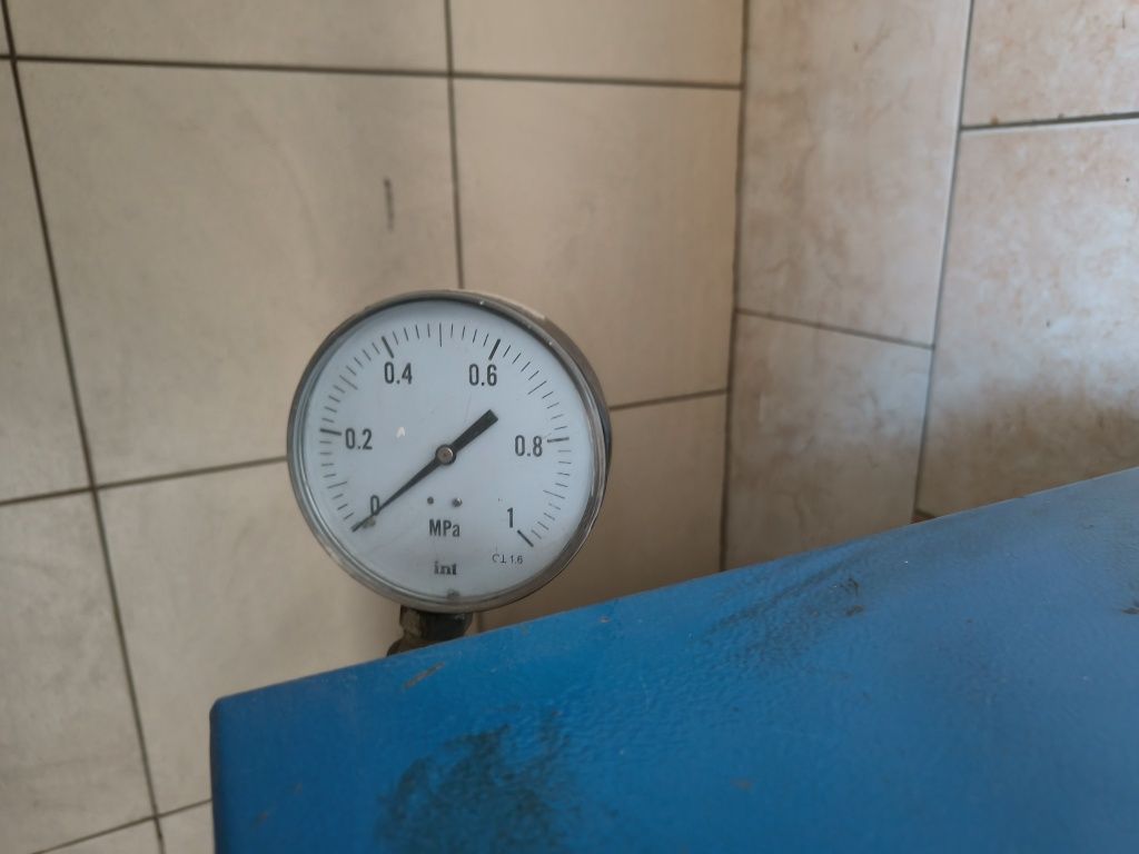 Piec z podajnikiem węgla