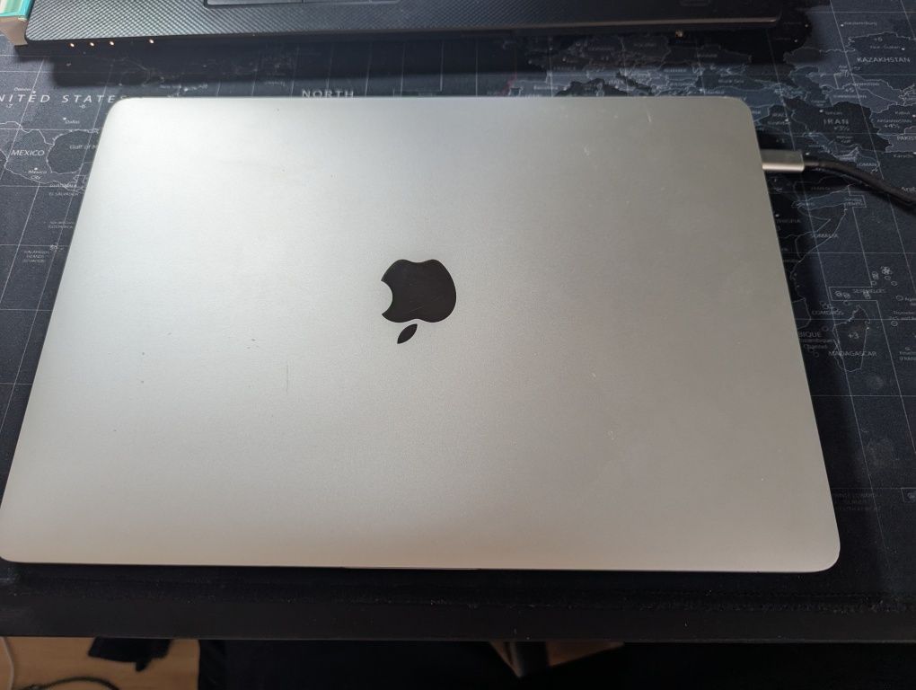MacBook Pro 13 2016 kolorowy touchbar