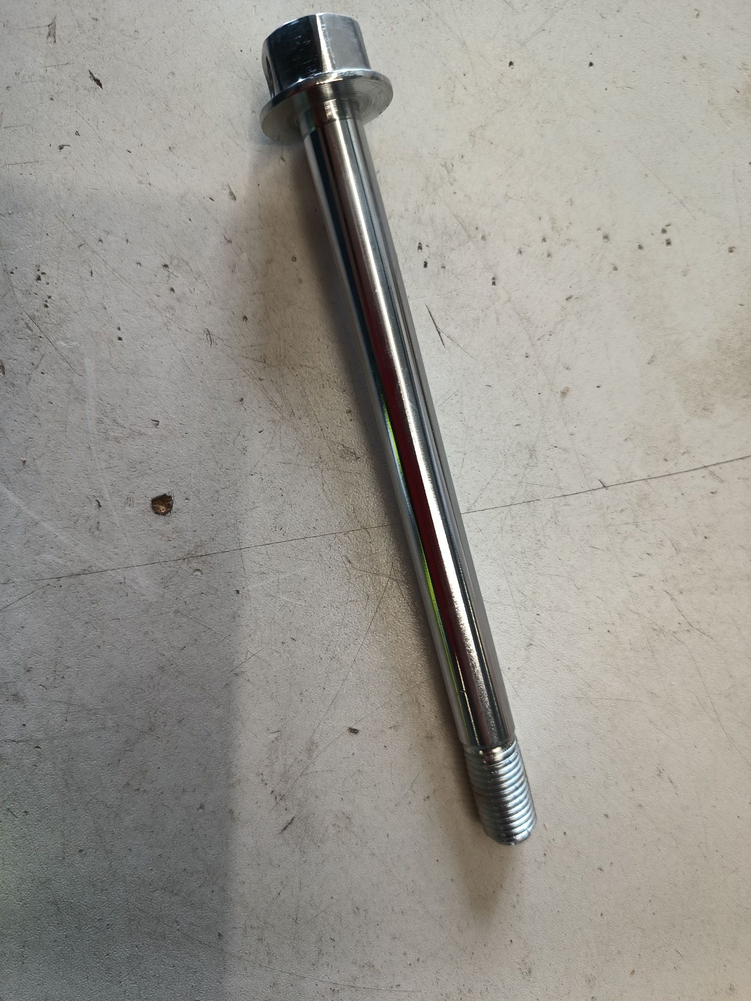Simson S51 oś ośka śruba koła tył