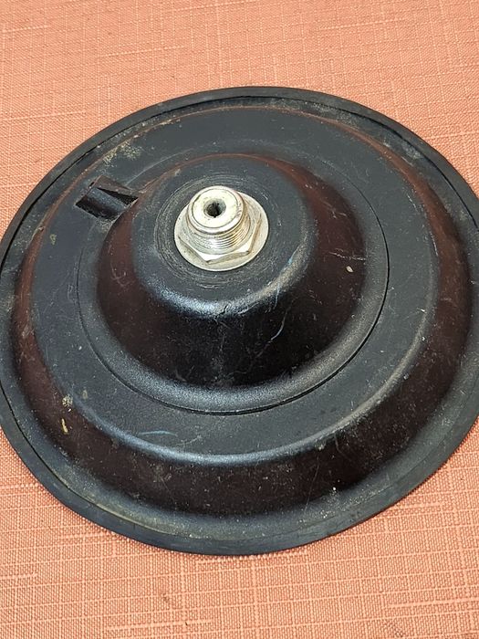 Podstawa magnetyczna pod megafon lub anteny CB