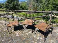 Cadeiras rústicas em  madeira e ferro preto