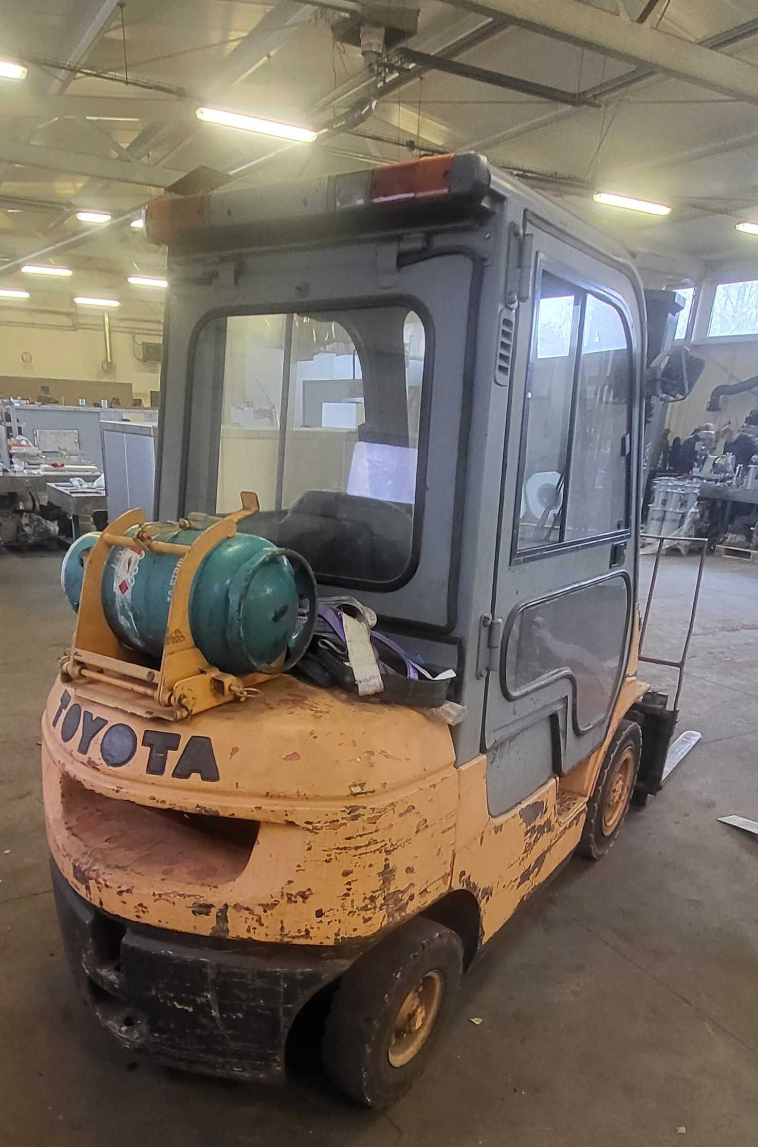 Wózek widłowy Toyota LPG 2,5 tony