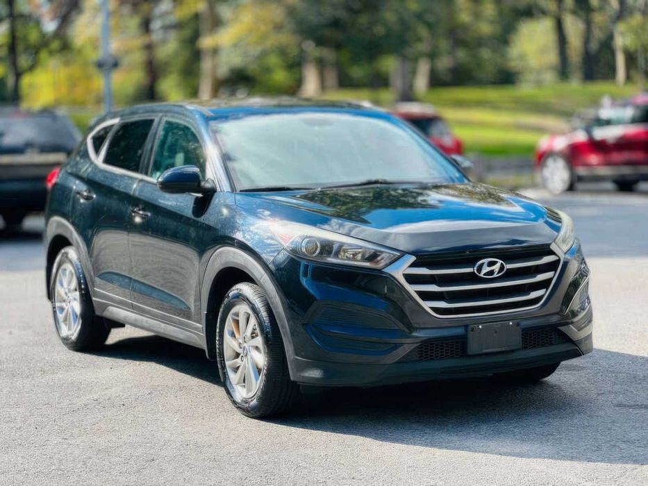 Hyundai Tucson SE      2017