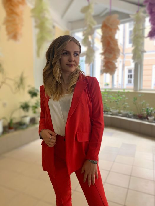 Костюм жіночий(червоний)