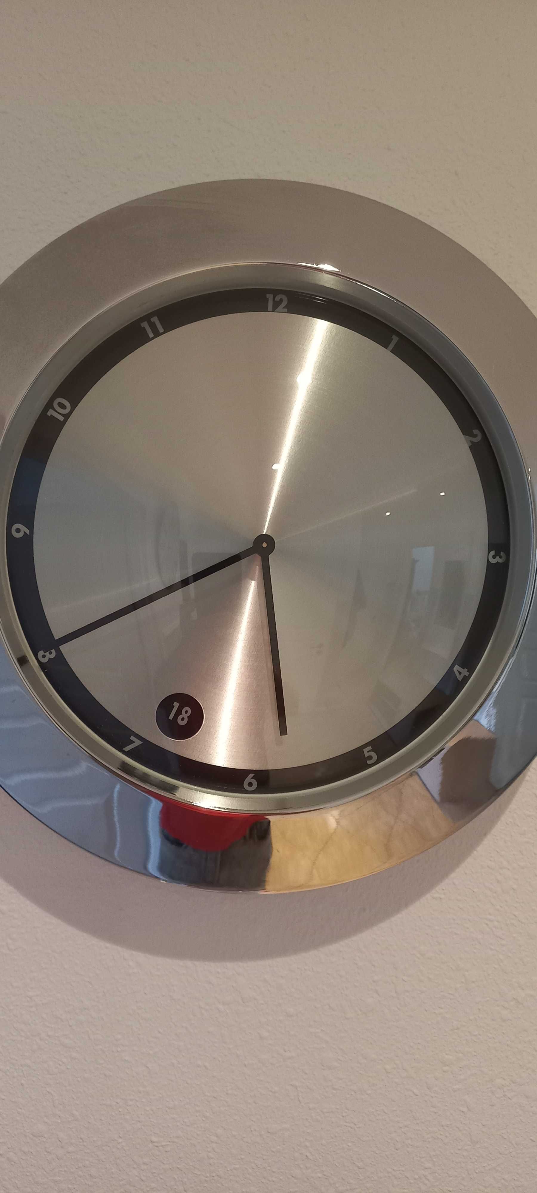 Zegar ścienny srebrny quartz duży