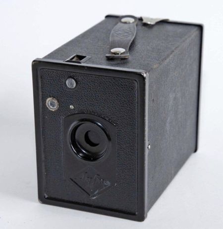 Antiga maquina fotografica box