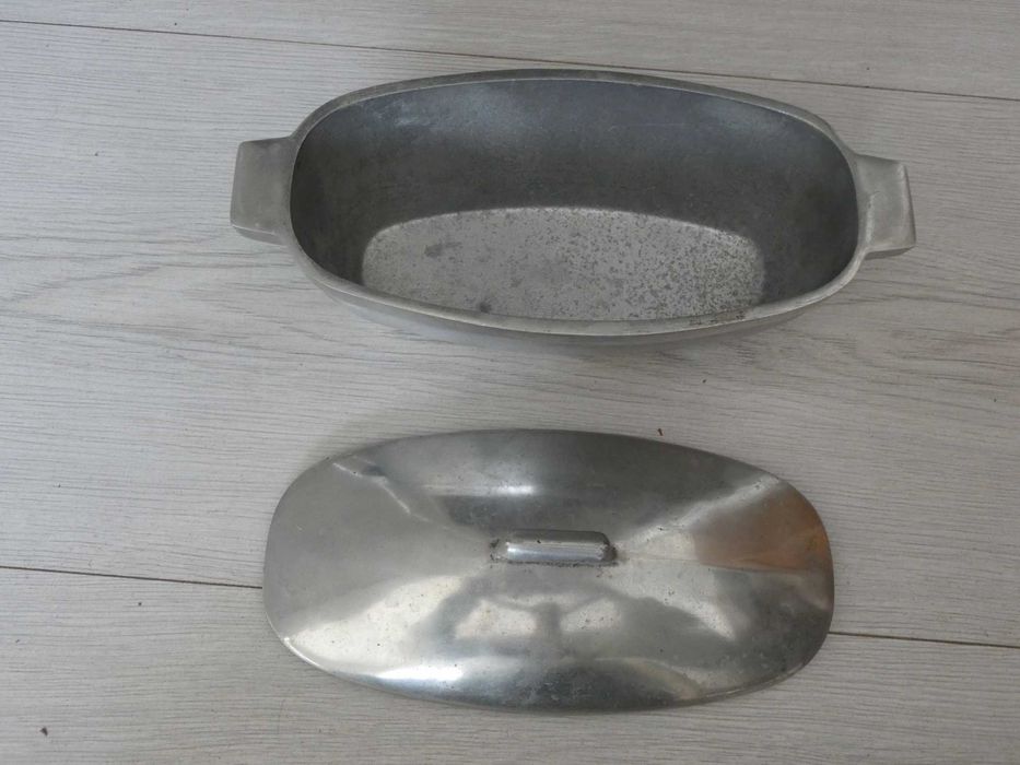dwie aluminiowe  brytfanki