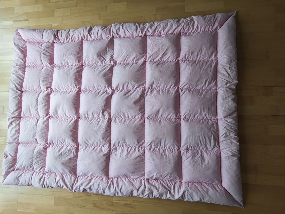 Kołdra puchowa 140×200 – naturalny puch, stan bardzo dobry