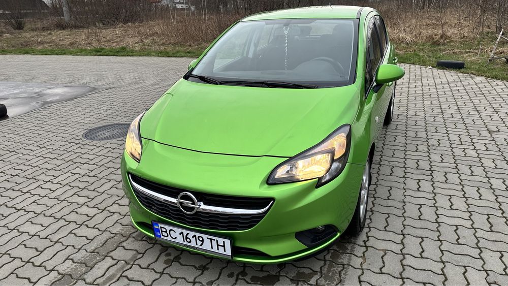 Opel corsa color edition